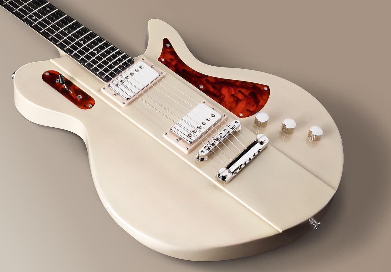 تصویر یک گیتار Solid Body (بدنه توپر)