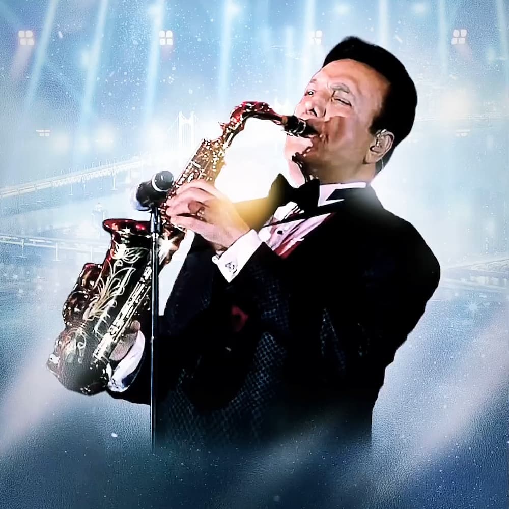 حسن شماعی‌زاده نوازنده و آهنگساز سرشناس ایرانی در حال ساکسیفون زدن