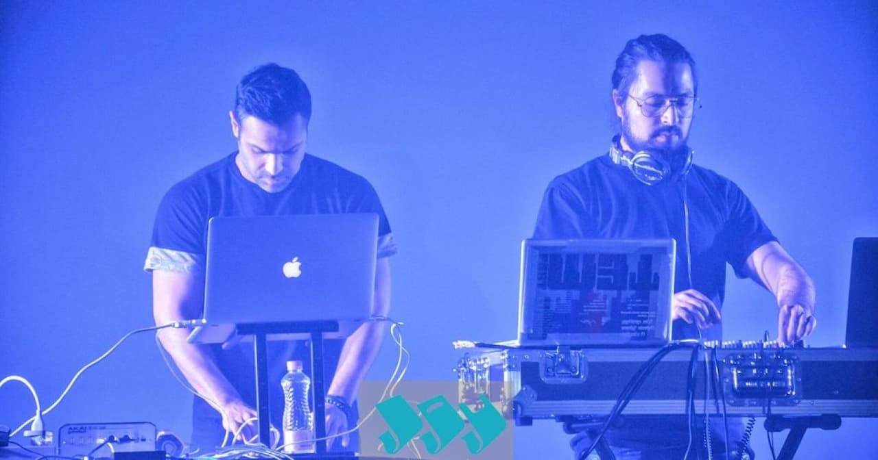 دنیای موسیقی الکترونیک در ایران. تصویری از دو دی جی ایرانی