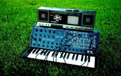 Synthesizer-WallpaperDog نقش سینتیسایزر در موسیقی الکترونیک